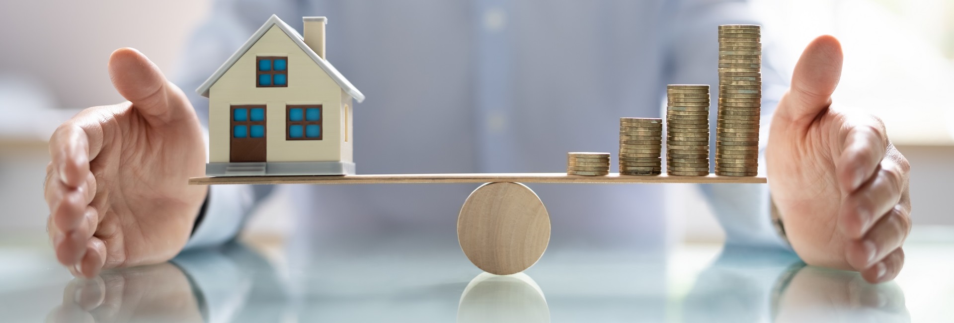 Bannière du calcul automatisé des plus-values immobilières avec gestion des exonérations et taxes.